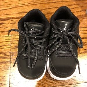 Nike Jordan’s black 5c